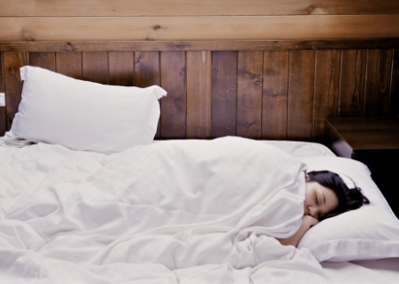 dormir en la cama